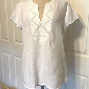 💕- Lilly Pulitzer Summer White SS V-Neck Top size S